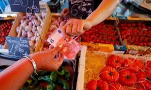 Tiền mặt sắp mất 'ngôi vương' ở eurozone Tiền mặt sắp mất 'ngôi vương' ở eurozone