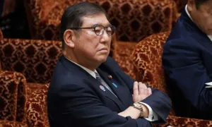 Thủ tướng Nhật Bản gặp rắc rối vì bê bối tặng quà Thủ tướng Nhật Bản gặp rắc rối vì bê bối tặng quà