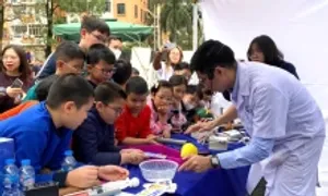 Hàng nghìn học sinh hào hứng tham gia hội chợ khoa học Hàng nghìn học sinh hào hứng tham gia hội chợ khoa học