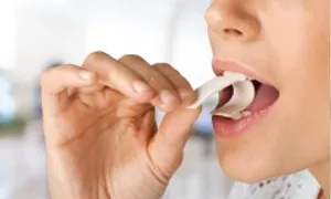 Nhai kẹo cao su có thể nuốt phải hạt vi nhựa Nhai kẹo cao su có thể nuốt phải hạt vi nhựa