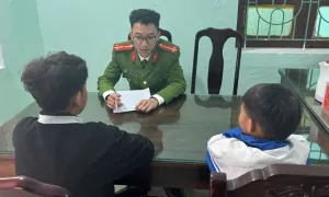 Hai xe khách bị trúng đạn bi trên cao tốc Hai xe khách bị trúng đạn bi trên cao tốc