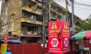 Hải Phòng thu hồi hai chung cư nghiêng sau bão Yagi Hải Phòng thu hồi hai chung cư nghiêng sau bão Yagi