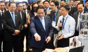 Thủ tướng tham quan triển lãm tăng trưởng xanh tại P4G 2025 Thủ tướng tham quan triển lãm tăng trưởng xanh tại P4G 2025