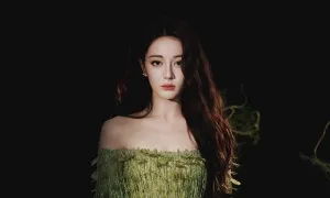 Địch Lệ Nhiệt Ba kiện vì bị ghép mặt trên phim Địch Lệ Nhiệt Ba kiện vì bị ghép mặt trên phim