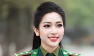 Nữ trung úy gây sốt với loạt ảnh mặc quân phục
