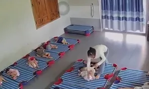 Đề nghị thanh tra các cơ sở mầm non sau hàng loạt vụ đánh trẻ Đề nghị thanh tra các cơ sở mầm non sau hàng loạt vụ đánh trẻ