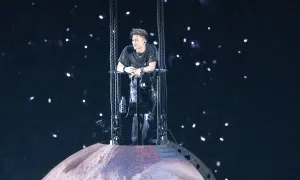 Vương Phi gây chú ý tại liveshow Tạ Đình Phong