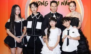 Gia đình Lý Hải mặc đồng điệu trên thảm đỏ Gia đình Lý Hải mặc đồng điệu trên thảm đỏ