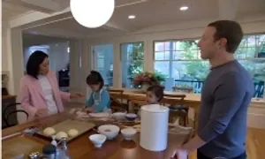 Cuộc sống đảo lộn vì làm hàng xóm với Mark Zuckerberg Cuộc sống đảo lộn vì làm hàng xóm với Mark Zuckerberg