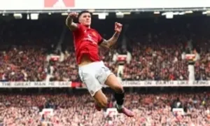 Neville: 'Sesko kém xa tiêu chuẩn Man Utd'